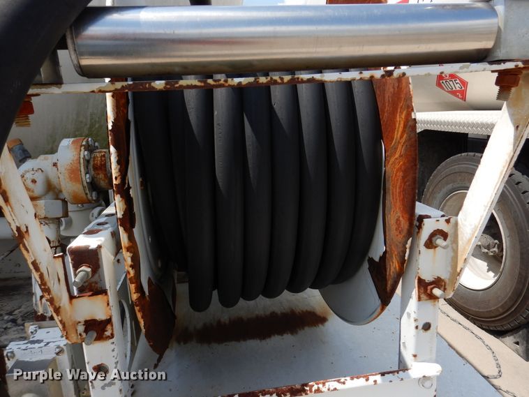 image for item DM6327 2000 Chevrolet C7500  propane truck