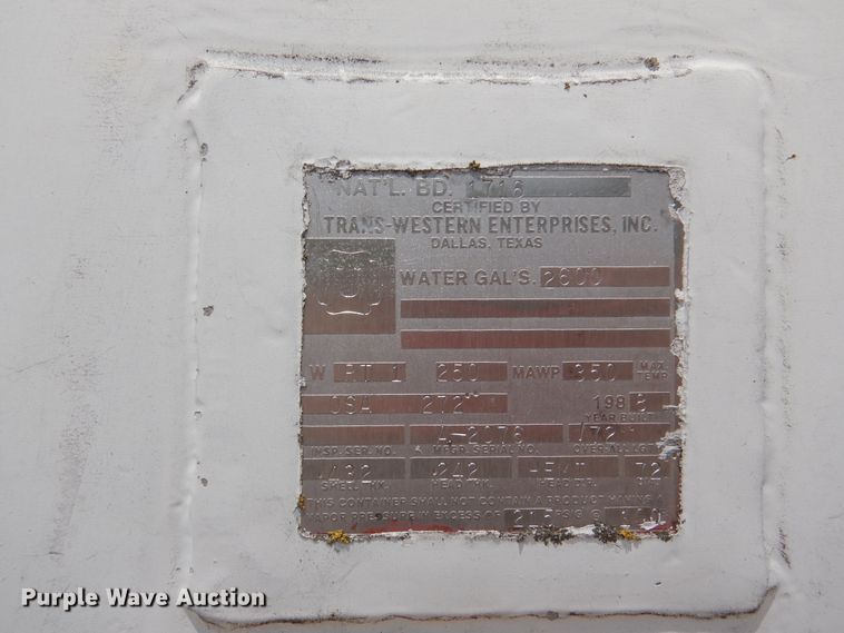 image for item DM6327 2000 Chevrolet C7500  propane truck