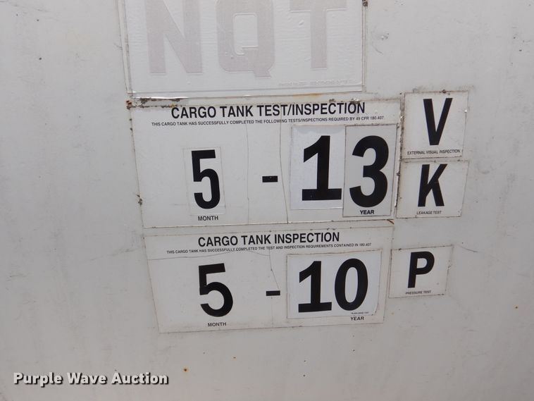 image for item DM6327 2000 Chevrolet C7500  propane truck