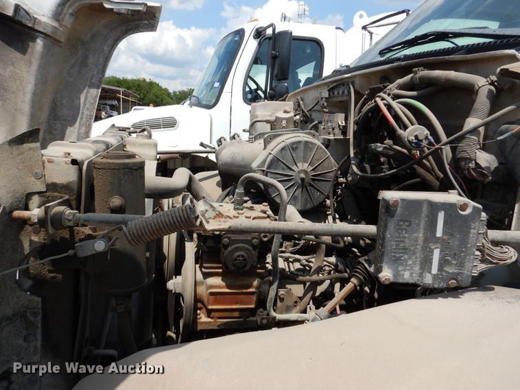 image for item DM6327 2000 Chevrolet C7500  propane truck