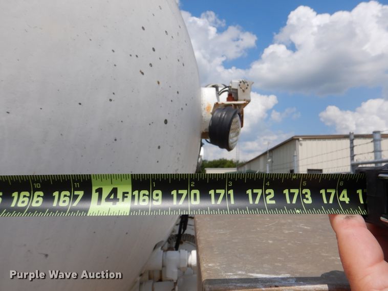 image for item DM6327 2000 Chevrolet C7500  propane truck