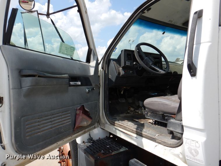 image for item DM6327 2000 Chevrolet C7500  propane truck