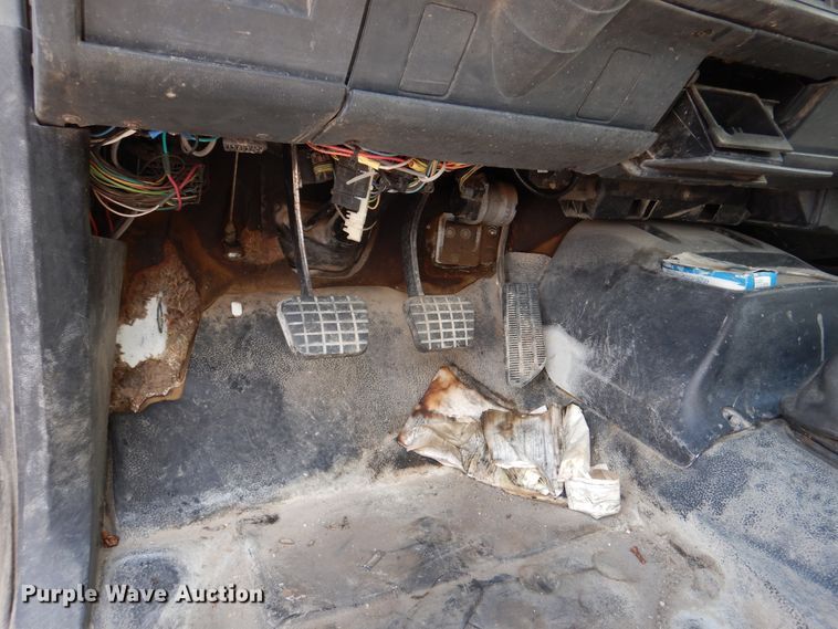 image for item DM6327 2000 Chevrolet C7500  propane truck