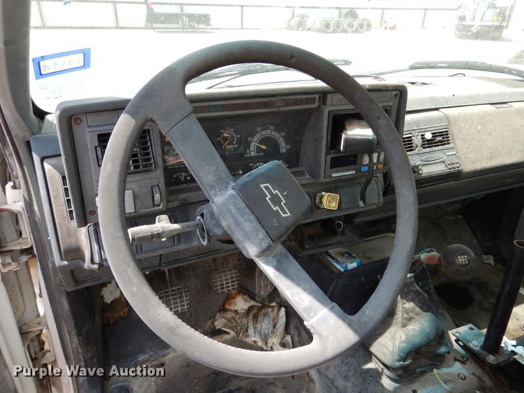 image for item DM6327 2000 Chevrolet C7500  propane truck