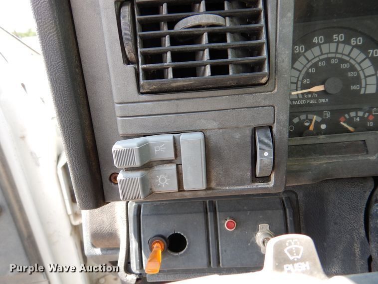 image for item DM6327 2000 Chevrolet C7500  propane truck