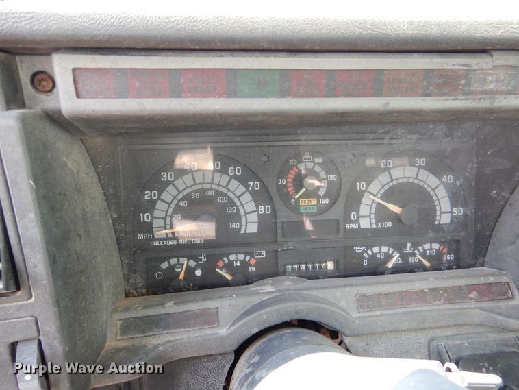 image for item DM6327 2000 Chevrolet C7500  propane truck