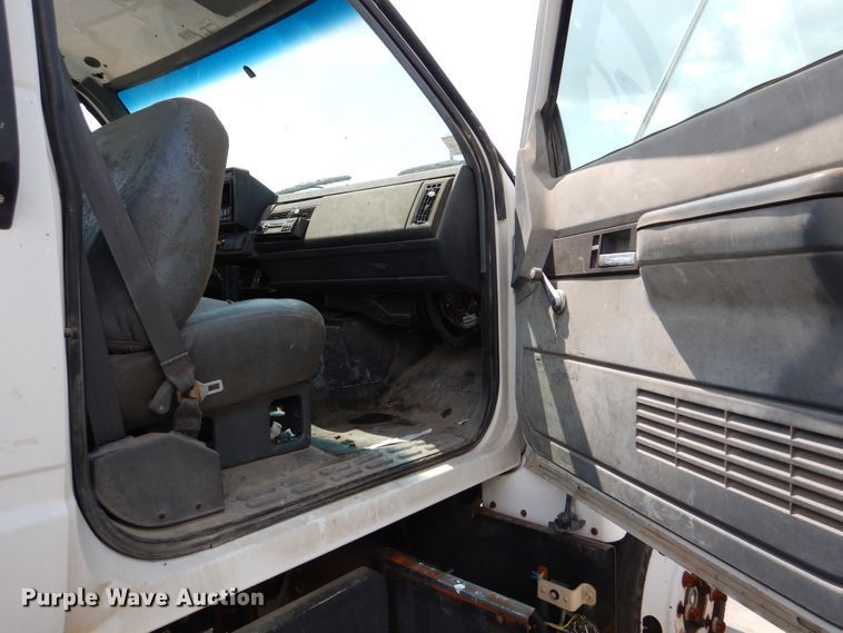 image for item DM6327 2000 Chevrolet C7500  propane truck