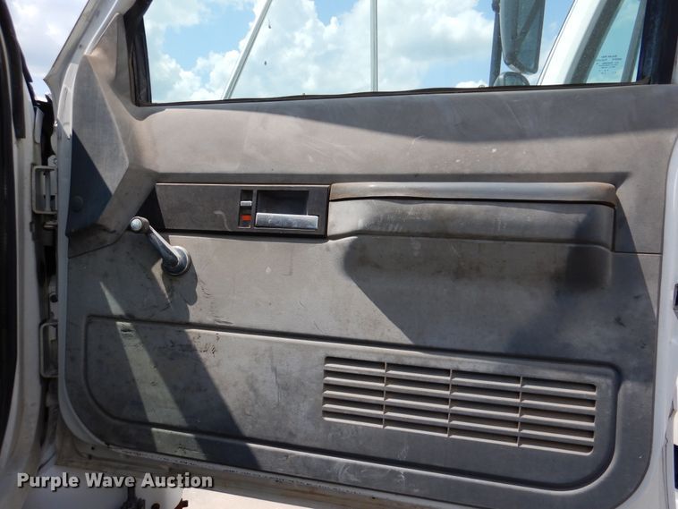 image for item DM6327 2000 Chevrolet C7500  propane truck