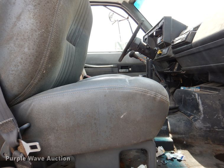 image for item DM6327 2000 Chevrolet C7500  propane truck