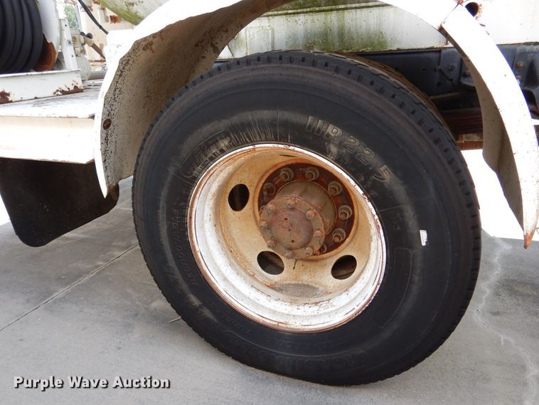 image for item DM6327 2000 Chevrolet C7500  propane truck