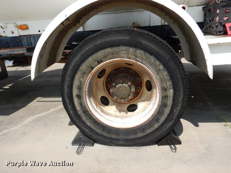 image for item DM6327 2000 Chevrolet C7500  propane truck