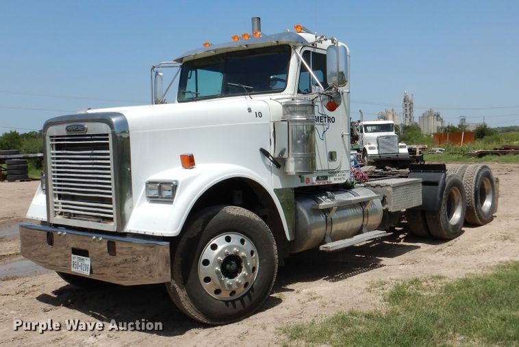 image for item DM6330 2008 Freightliner Classic 120  semi truck