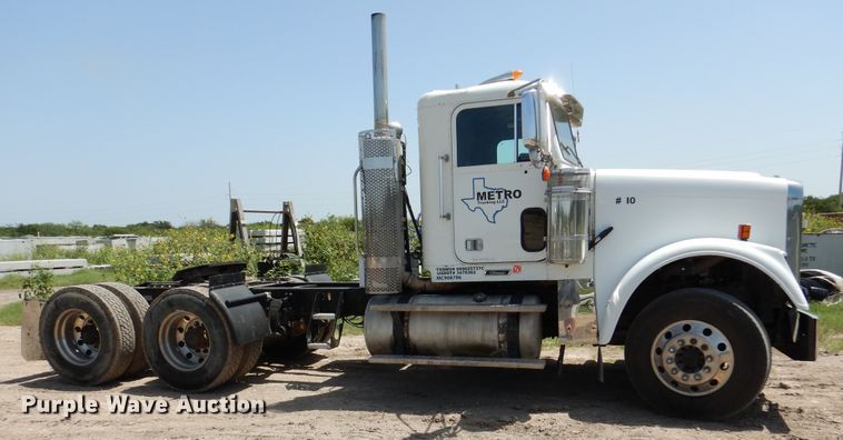 image for item DM6330 2008 Freightliner Classic 120  semi truck