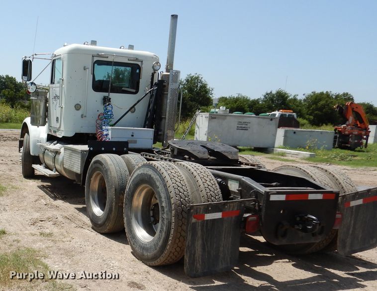 image for item DM6330 2008 Freightliner Classic 120  semi truck