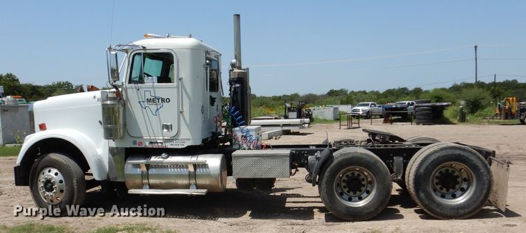 image for item DM6330 2008 Freightliner Classic 120  semi truck