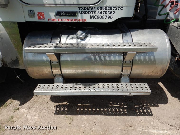 image for item DM6330 2008 Freightliner Classic 120  semi truck