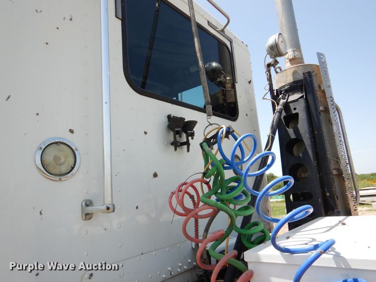 image for item DM6330 2008 Freightliner Classic 120  semi truck