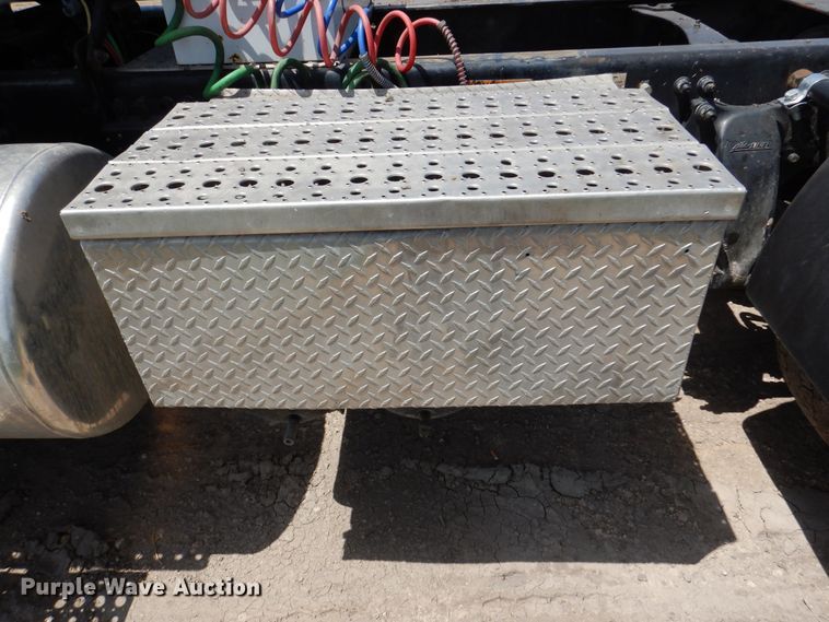 image for item DM6330 2008 Freightliner Classic 120  semi truck