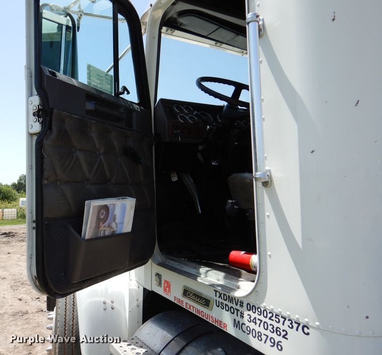 image for item DM6330 2008 Freightliner Classic 120  semi truck