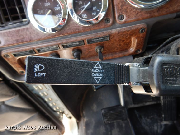 image for item DM6330 2008 Freightliner Classic 120  semi truck