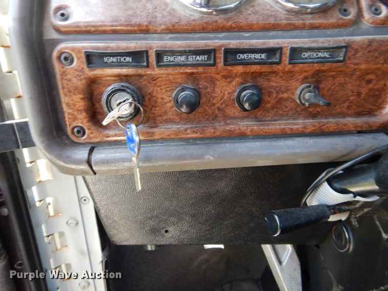 image for item DM6330 2008 Freightliner Classic 120  semi truck