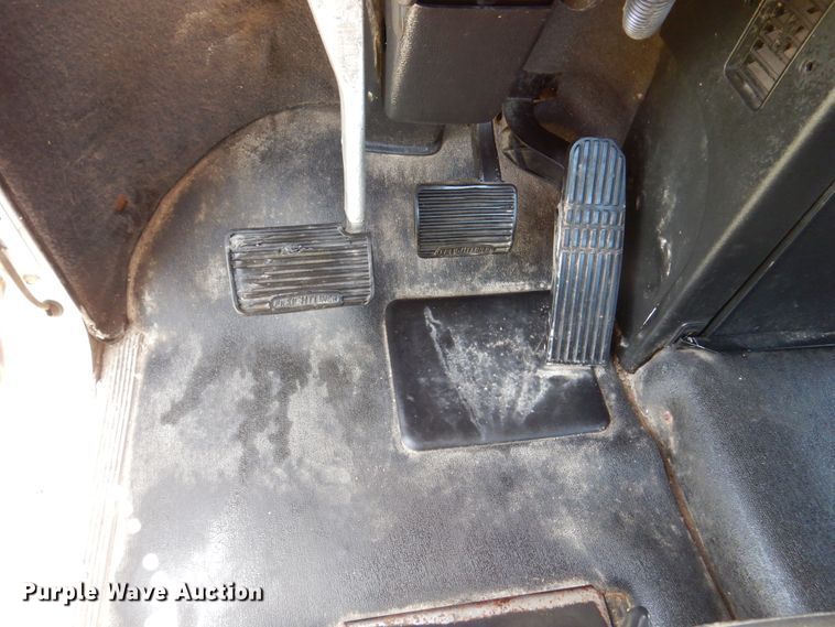 image for item DM6330 2008 Freightliner Classic 120  semi truck