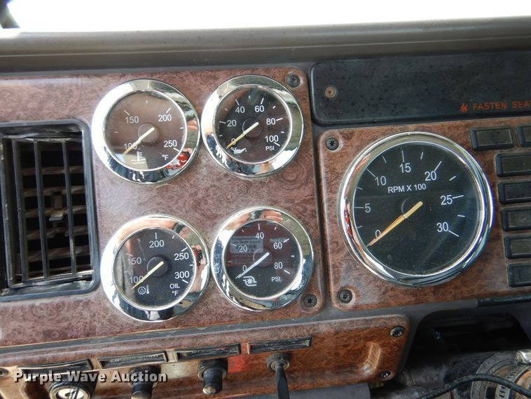 image for item DM6330 2008 Freightliner Classic 120  semi truck