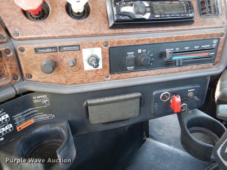 image for item DM6330 2008 Freightliner Classic 120  semi truck