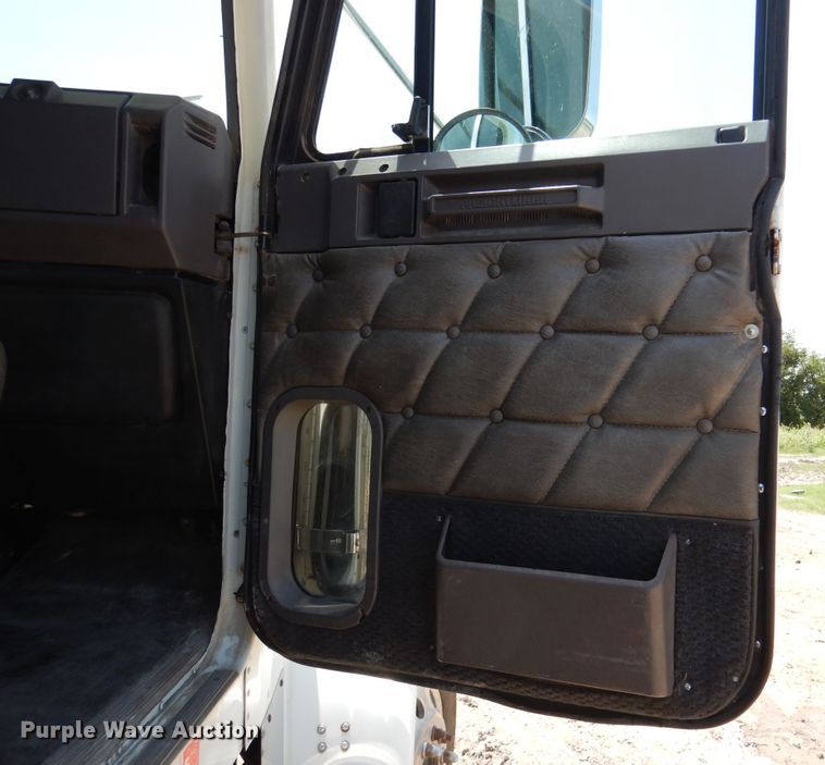 image for item DM6330 2008 Freightliner Classic 120  semi truck