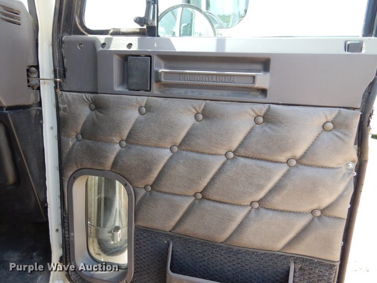 image for item DM6330 2008 Freightliner Classic 120  semi truck