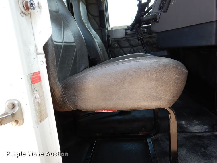 image for item DM6330 2008 Freightliner Classic 120  semi truck