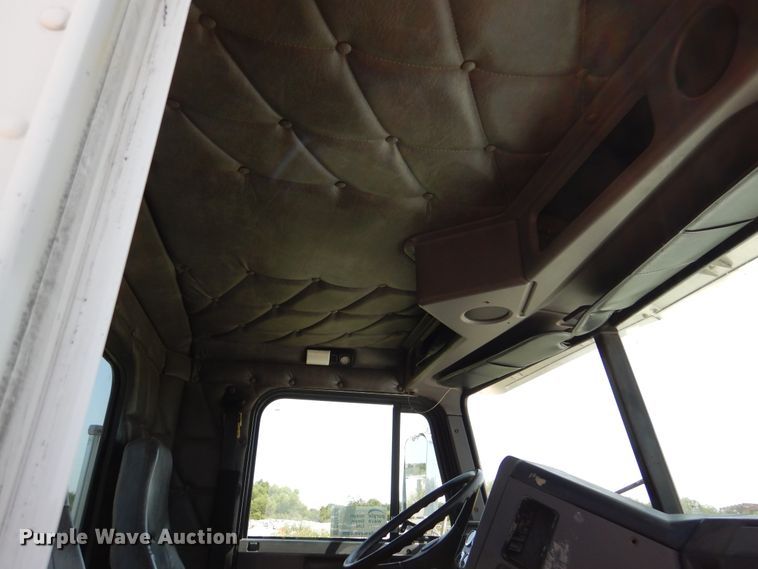 image for item DM6330 2008 Freightliner Classic 120  semi truck