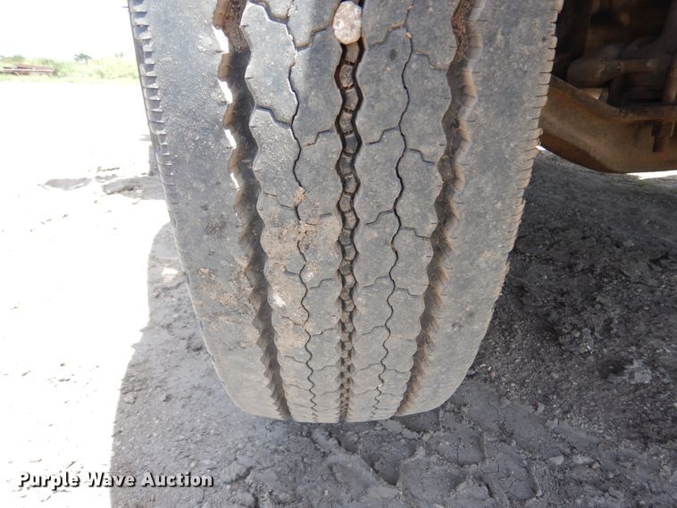 image for item DM6330 2008 Freightliner Classic 120  semi truck