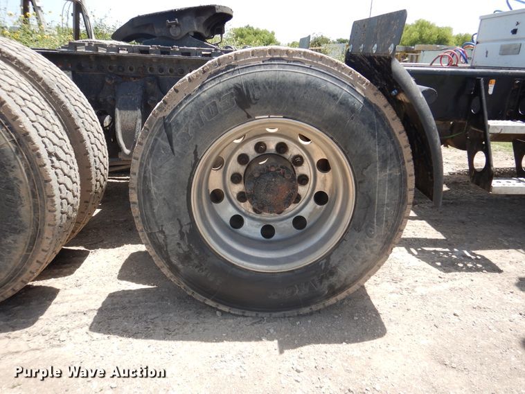 image for item DM6330 2008 Freightliner Classic 120  semi truck