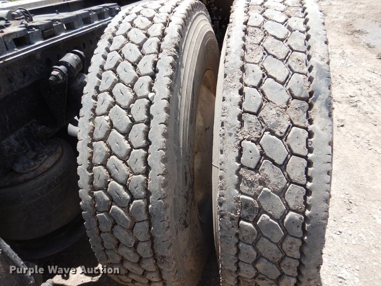 image for item DM6330 2008 Freightliner Classic 120  semi truck