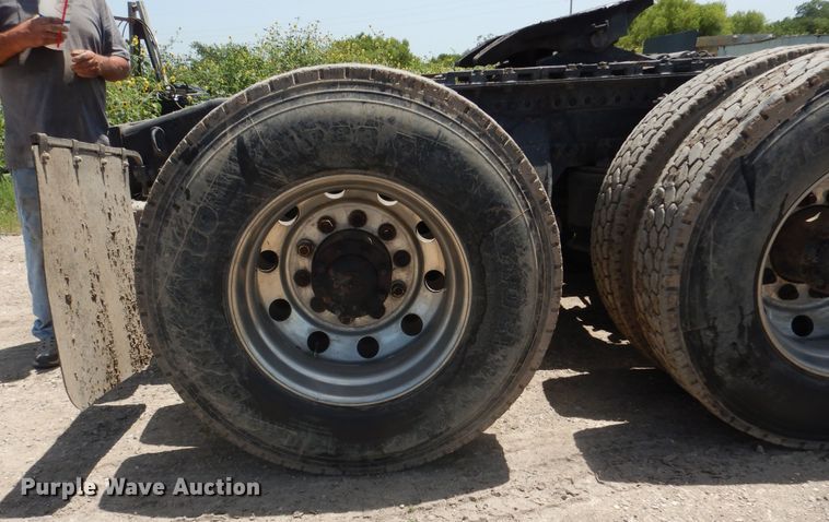 image for item DM6330 2008 Freightliner Classic 120  semi truck