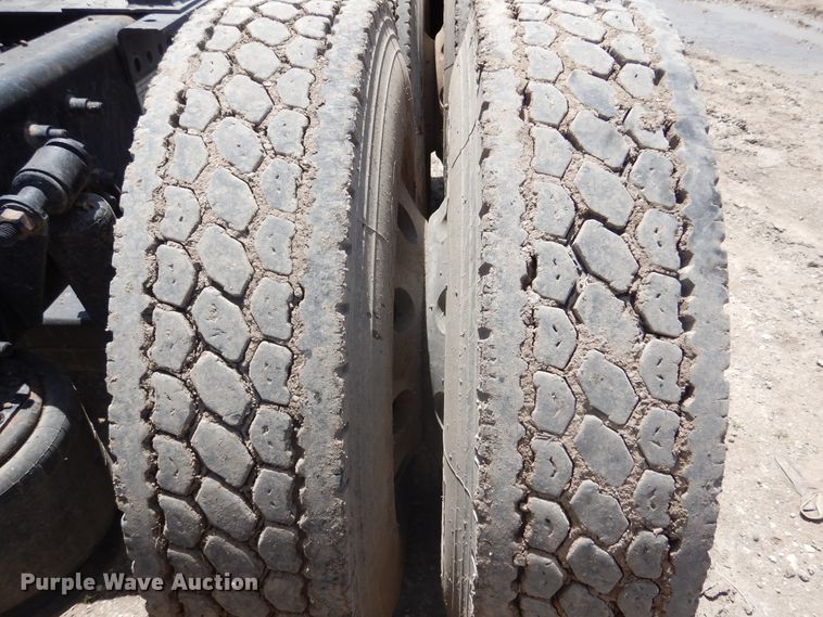 image for item DM6330 2008 Freightliner Classic 120  semi truck