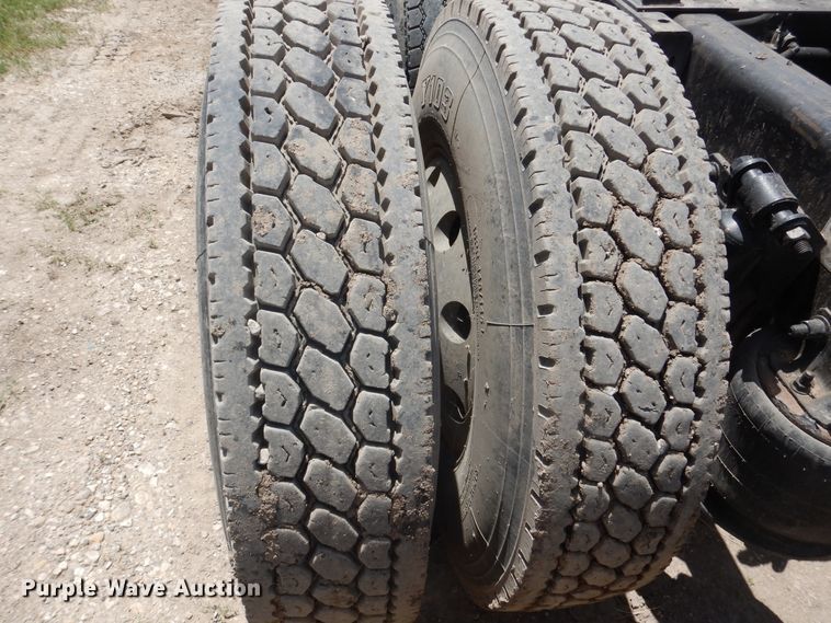 image for item DM6330 2008 Freightliner Classic 120  semi truck