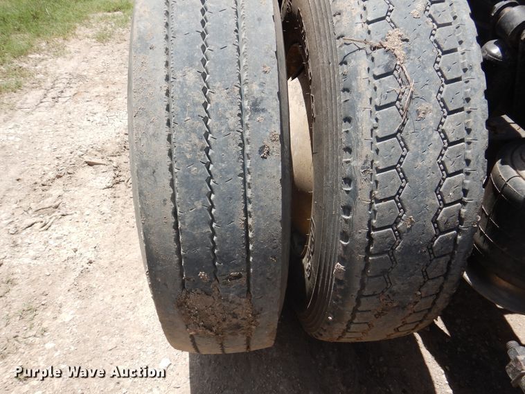 image for item DM6330 2008 Freightliner Classic 120  semi truck