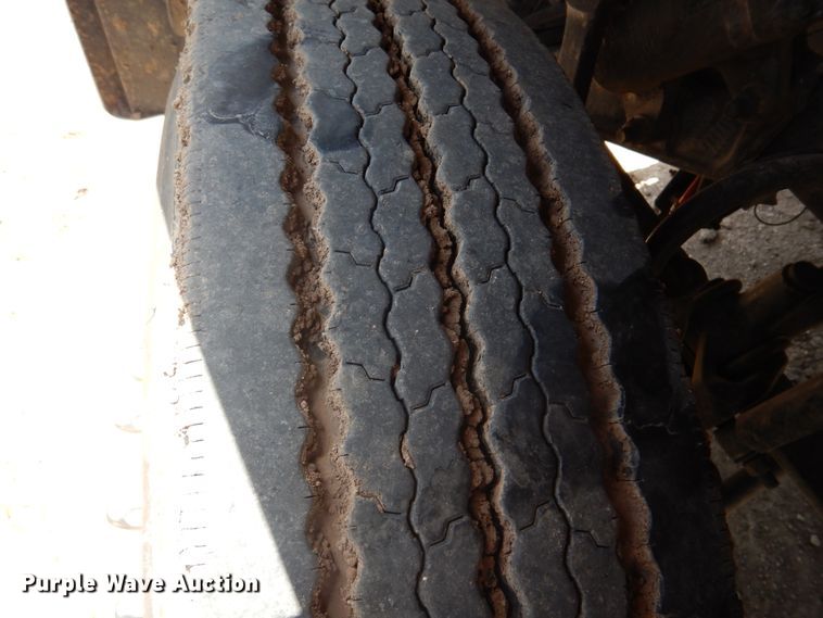 image for item DM6330 2008 Freightliner Classic 120  semi truck