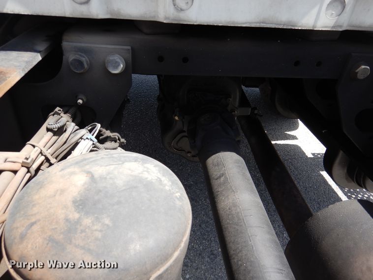 image for item DM6333 2005 International DuraStar 4300  truck cab and chassis