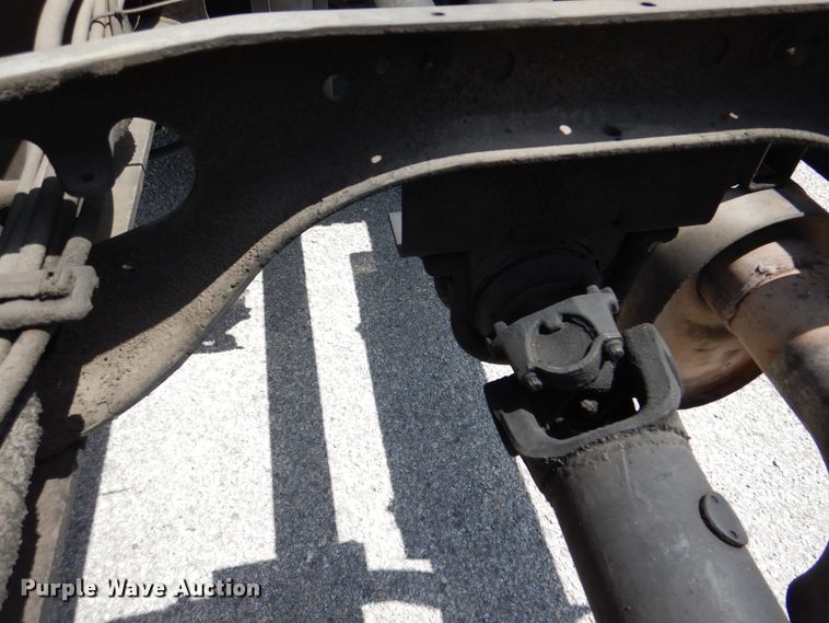 image for item DM6333 2005 International DuraStar 4300  truck cab and chassis