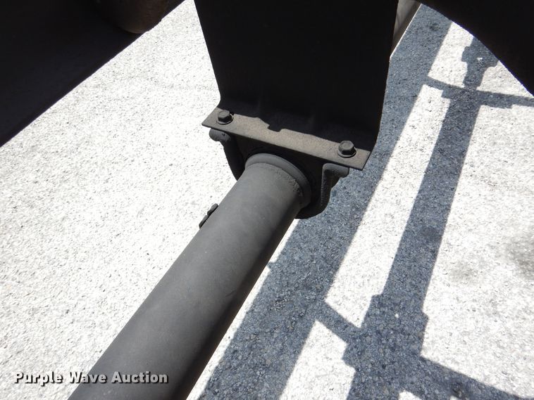 image for item DM6333 2005 International DuraStar 4300  truck cab and chassis