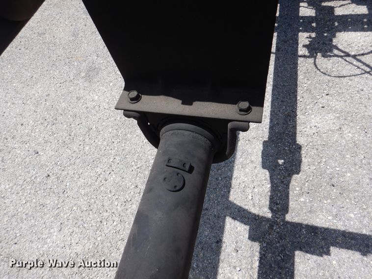 image for item DM6333 2005 International DuraStar 4300  truck cab and chassis