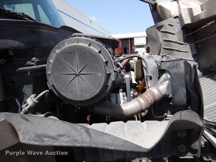 image for item DM6333 2005 International DuraStar 4300  truck cab and chassis