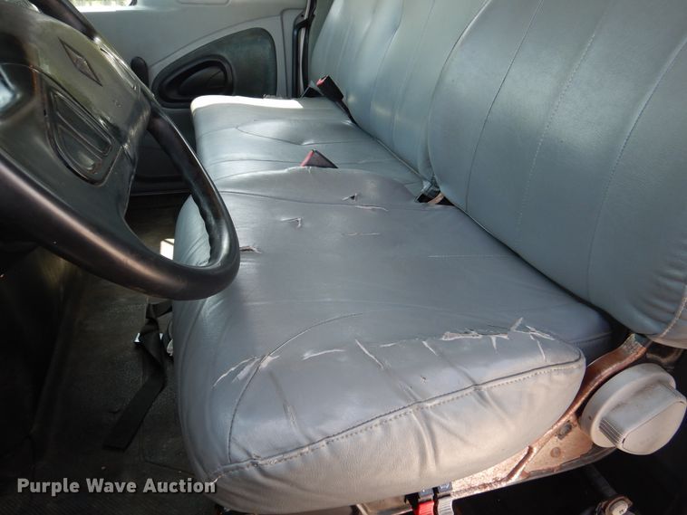 image for item DM6333 2005 International DuraStar 4300  truck cab and chassis