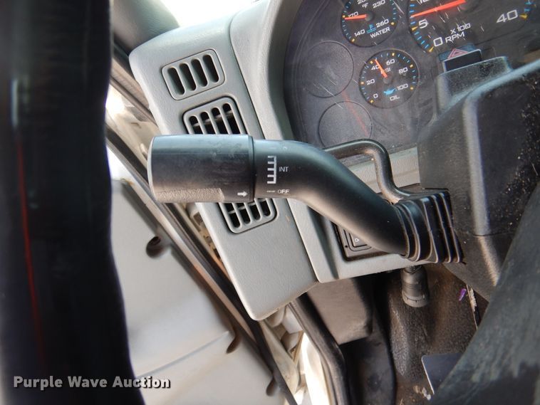 image for item DM6333 2005 International DuraStar 4300  truck cab and chassis