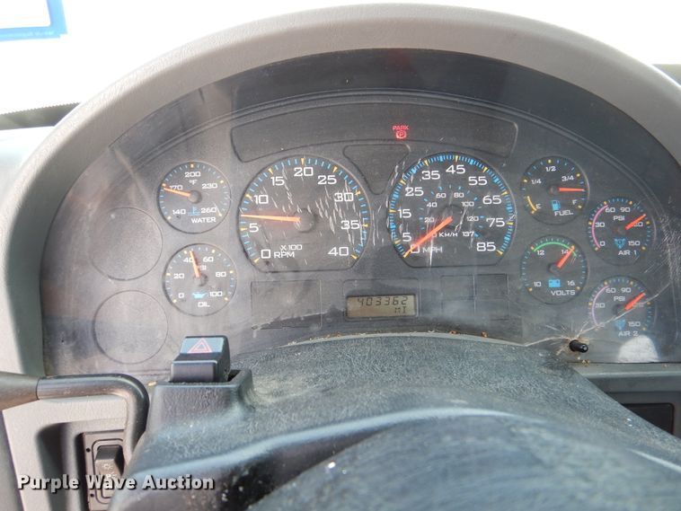 image for item DM6333 2005 International DuraStar 4300  truck cab and chassis