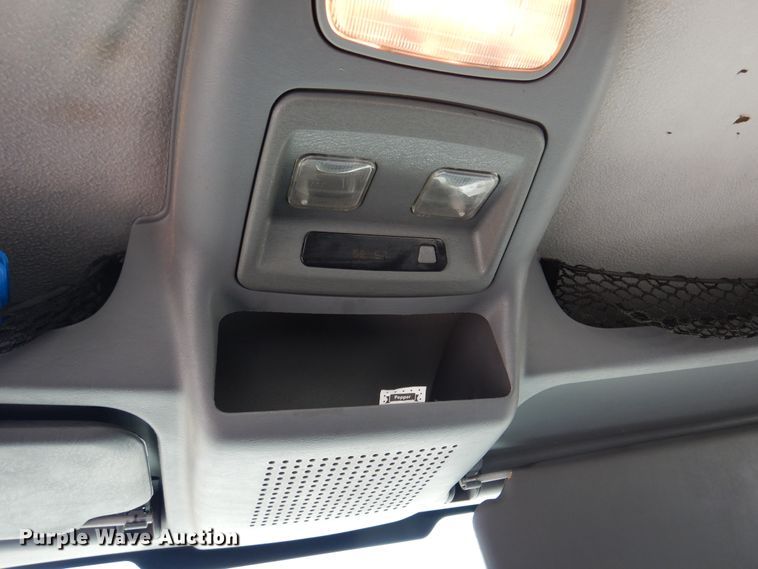 image for item DM6333 2005 International DuraStar 4300  truck cab and chassis