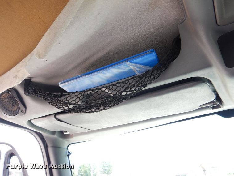 image for item DM6333 2005 International DuraStar 4300  truck cab and chassis